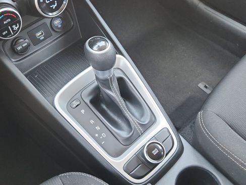 Used 2020 Hyundai Venue SEL FWD image 22