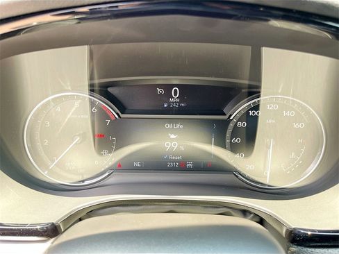 New 2025 Cadillac XT5 Luxury image 12