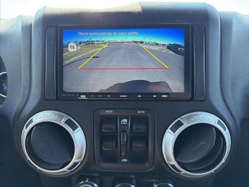 Used 2014 Jeep Wrangler Unlimited Sahara w/ Connectivity Group AWD/4WD image 22