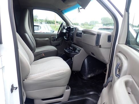 Used 2000 Chevrolet Express 3500 w/ Cold Climate Pkg RWD image 10