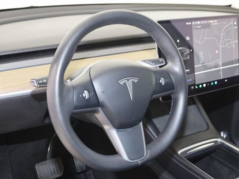 Used 2022 Tesla Model Y Long Range image 6
