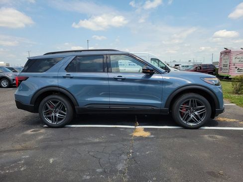 New 2026 Ford Explorer ST-Line w/ ST-Line Street Pack AWD/4WD image 3