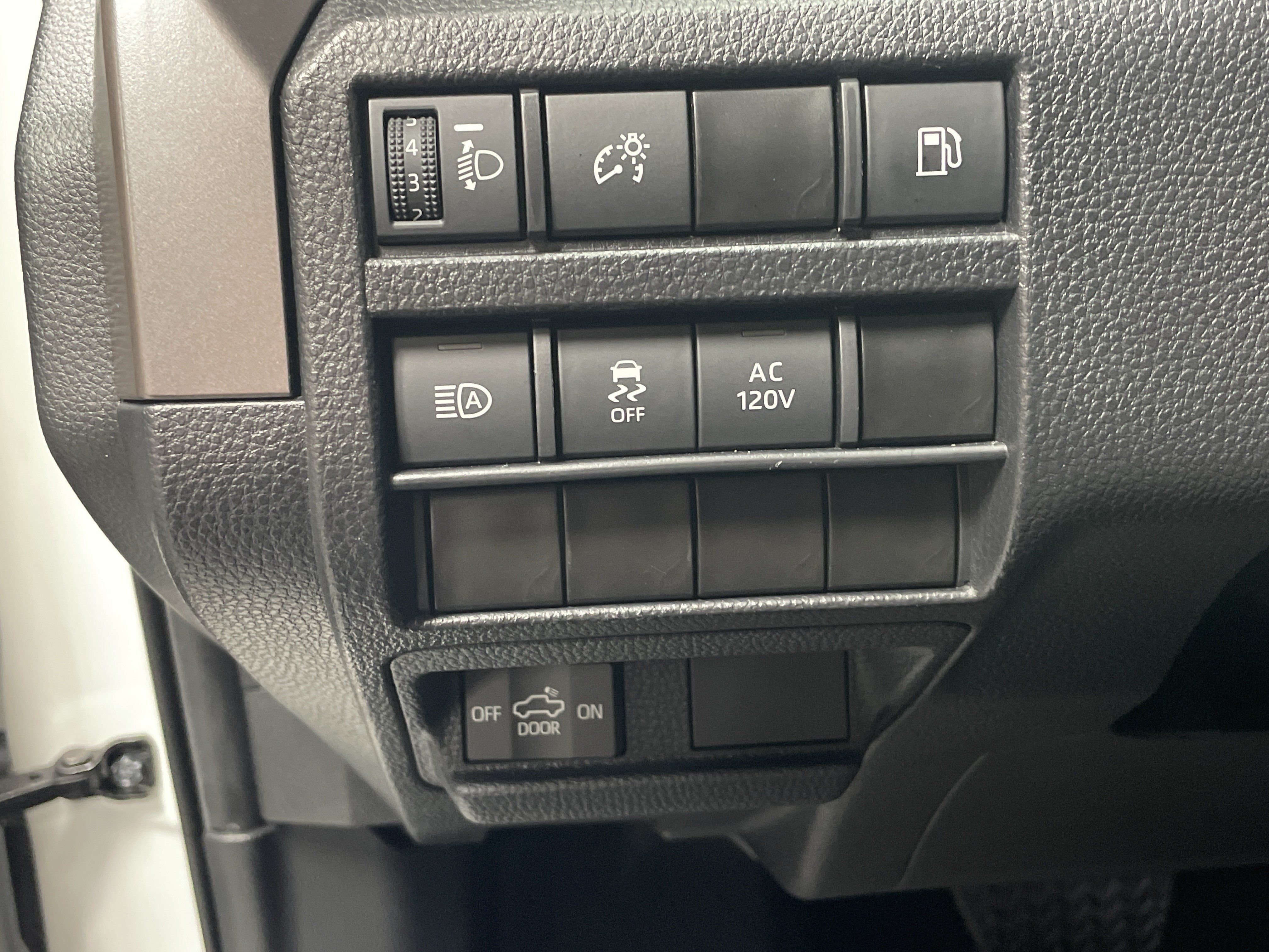 Used 2024 Toyota Tacoma TRD Off-Road AWD/4WD image 17