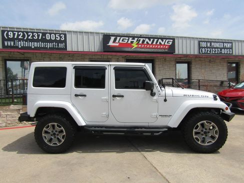 Used 2014 Jeep Wrangler Unlimited Rubicon w/ Connectivity Group AWD/4WD image 5