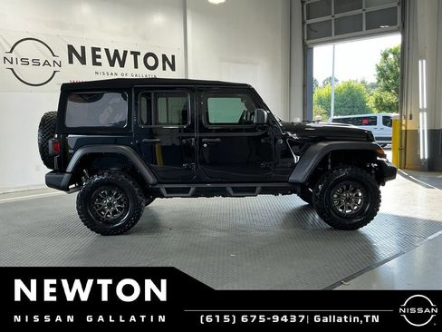 Used 2024 Jeep Wrangler Unlimited Sport AWD/4WD image 4