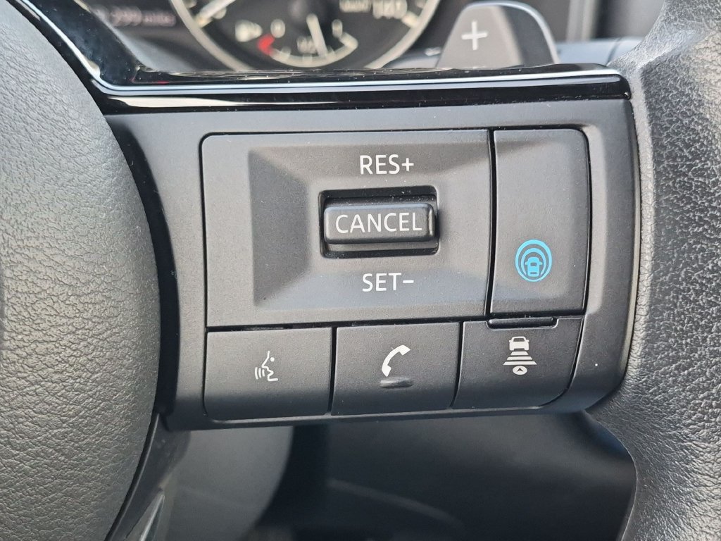 Used 2023 Nissan Rogue SV AWD/4WD image 15