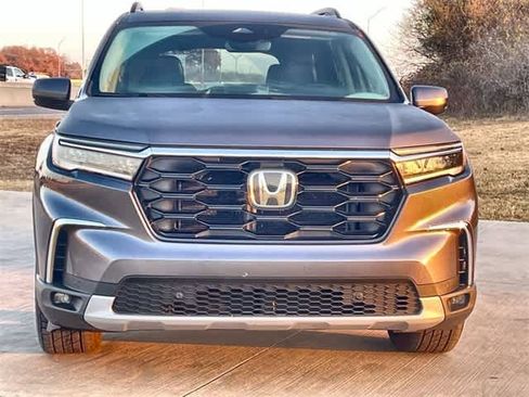 Certified 2024 Honda Pilot Touring image 7