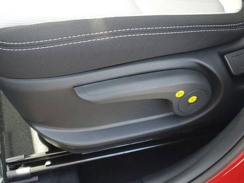 Certified 2025 Hyundai Venue SEL image 17