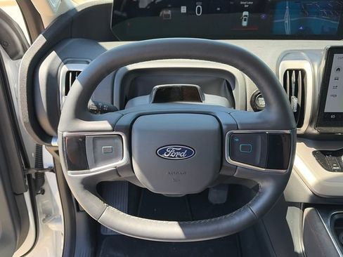 Used 2025 Ford Expedition Active image 21