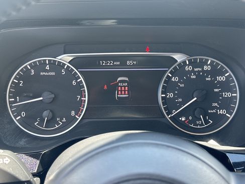 Used 2025 Nissan Pathfinder SV FWD image 27