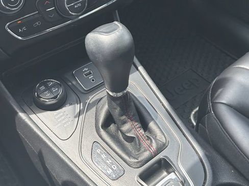 Used 2019 Jeep Cherokee Trailhawk w/ Cold Weather Group AWD/4WD image 30