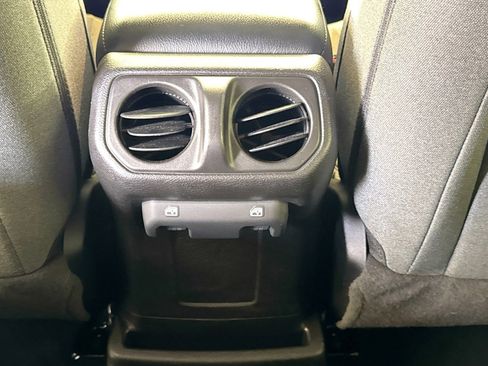 Used 2024 Jeep Wrangler Unlimited image 23