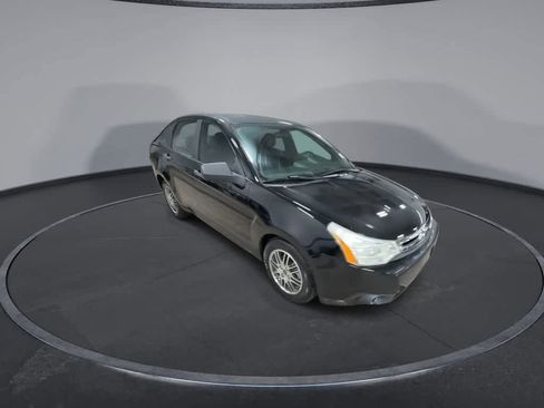 Used 2010 Ford Focus SE image 2