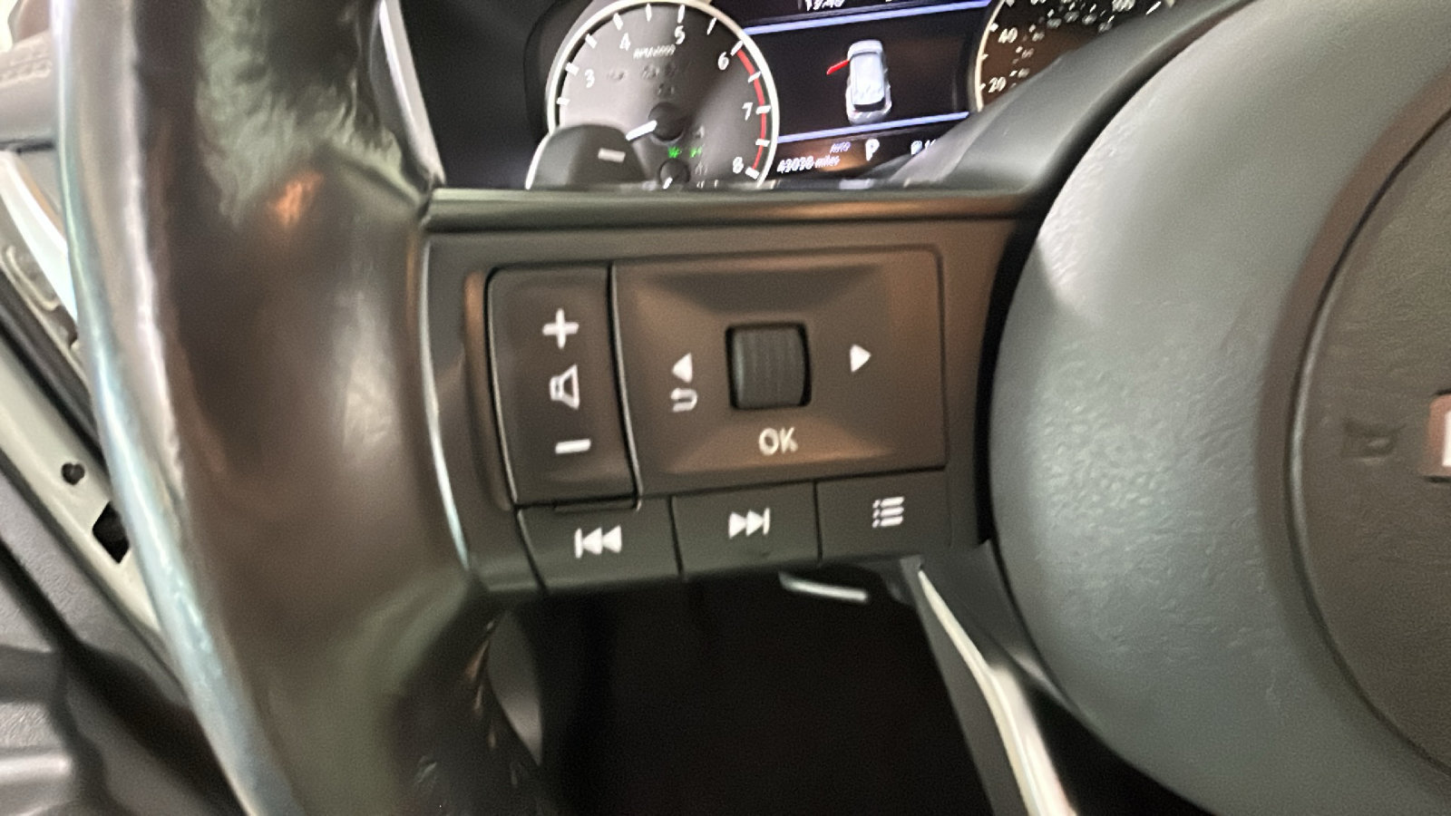 Used 2023 Nissan Rogue S AWD/4WD image 19
