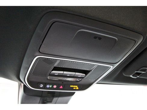 Used 2025 Chevrolet Traverse RS image 26