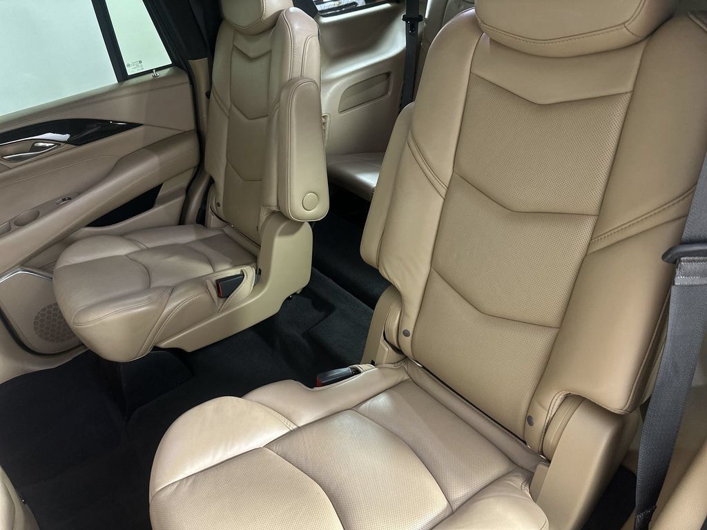 Used 2018 Cadillac Escalade Platinum AWD/4WD image 29