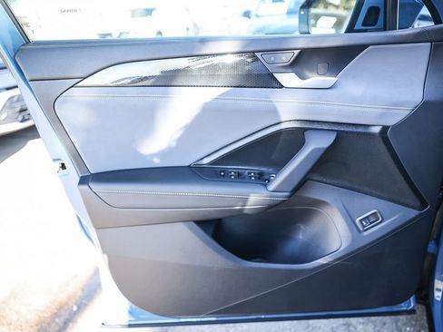 New 2025 Volkswagen Tiguan SE image 31