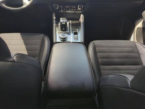Used 2023 Mitsubishi Outlander SE AWD/4WD image 19