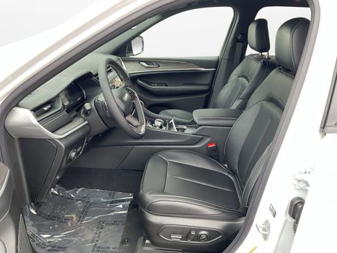 New 2026 Jeep Grand Cherokee Limited AWD/4WD image 9