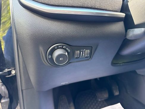Used 2025 Jeep Compass Latitude w/ Sun & Sound Group AWD/4WD image 14