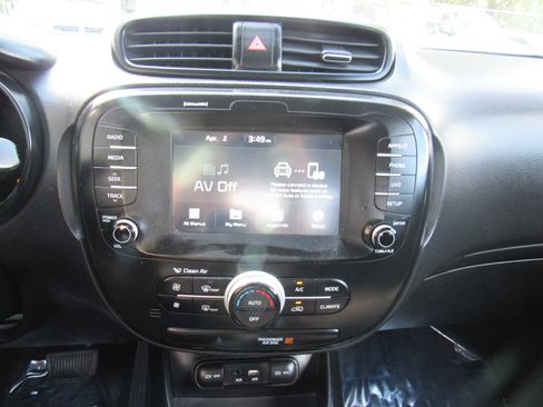 Used 2019 Kia Soul w/ Convenience Package FWD image 18