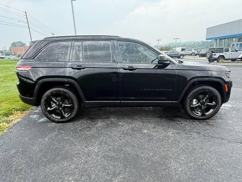 Used 2024 Jeep Grand Cherokee Limited w/ Luxury Tech Group II AWD/4WD image 10