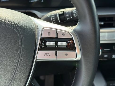 Used 2025 Kia Telluride LX FWD image 26