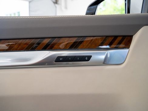 Used 2025 Cadillac Escalade ESV Sport Platinum w/ LPO, ONYX Package RWD image 27