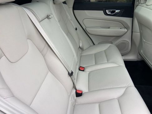Used 2023 Volvo XC60 B5 Plus image 24