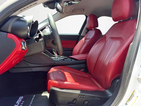 Used 2019 Alfa Romeo Giulia RWD image 11