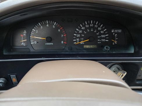 Used 2000 Toyota Tacoma PreRunner RWD image 19