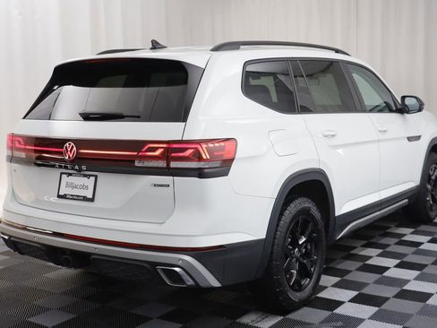 Used 2025 Volkswagen Atlas Peak Edition SE AWD/4WD image 16