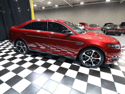 Used 2015 Ford Taurus SHO w/ Equipment Group 401A AWD/4WD image 17