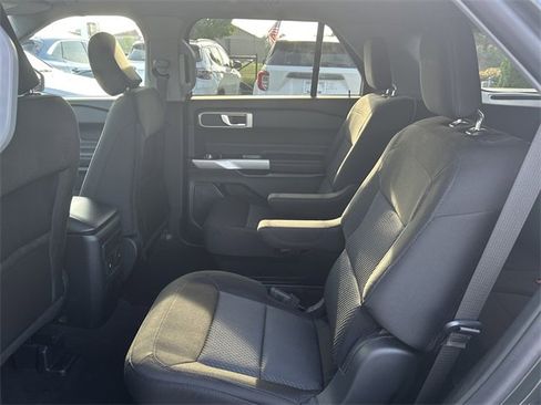 Certified 2023 Ford Explorer XLT image 9