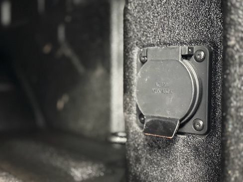 Used 2023 GMC Sierra 2500 SLT w/ SLT Preferred Package image 41