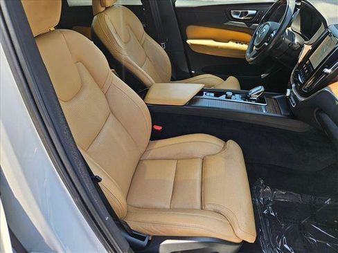 Used 2022 Volvo XC60 B5 Inscription w/ Advanced Package FWD image 22