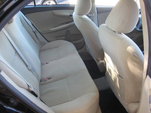 Used 2013 Toyota Corolla LE FWD image 13