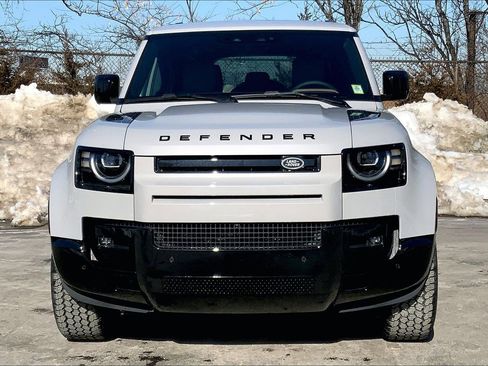 New 2026 Land Rover Defender 110 X-Dynamic SE image 3