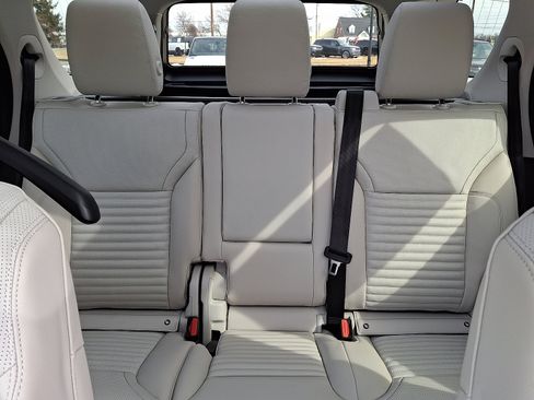 New 2026 Land Rover Discovery S image 16