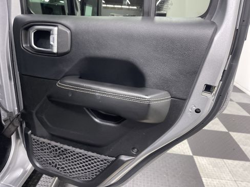 Used 2018 Jeep Wrangler Unlimited Sahara image 19
