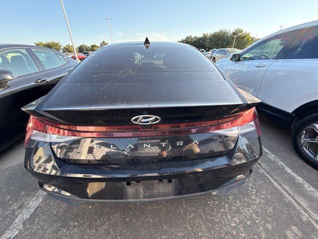 Used 2021 Hyundai Elantra SEL w/ Convenience Package FWD image 11