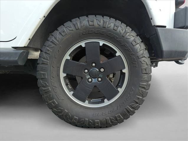 Used 2012 Jeep Wrangler Unlimited Sahara AWD/4WD image 14