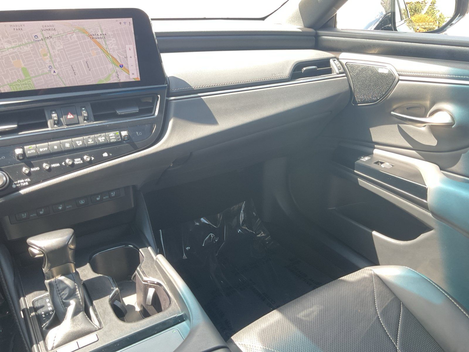 Used 2024 Lexus ES 300h w/ Accessory Package (Z2) FWD image 15