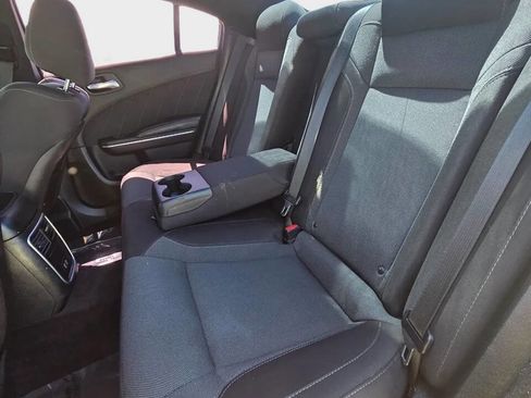 Used 2017 Dodge Charger SXT RWD image 12