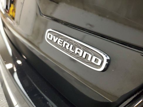 Used 2022 Jeep Grand Cherokee Overland w/ Luxury Tech Group IV AWD/4WD image 7