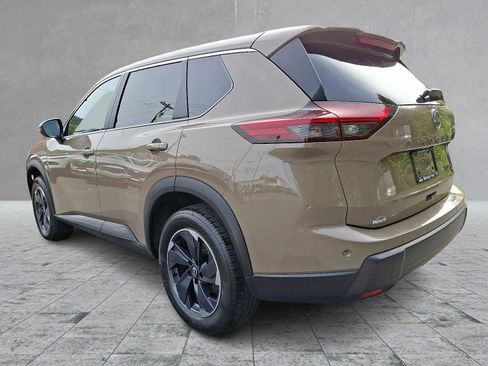 Used 2024 Nissan Rogue SV image 4