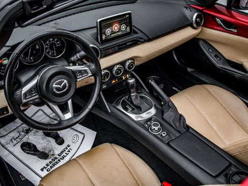 Used 2017 MAZDA MX-5 Miata RF Grand Touring image 15