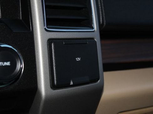 Used 2017 Ford F150 Lariat w/ Trailer Tow Package image 27