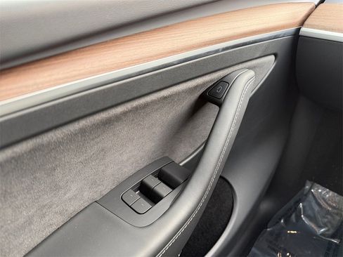 Used 2024 Tesla Model Y Long Range image 27