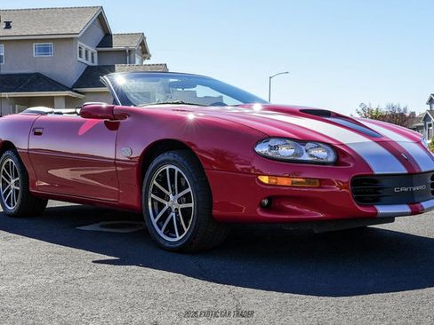 Used 2002 Chevrolet Camaro Z28 w/ SS Performance/Appearance Pkg RWD image 12